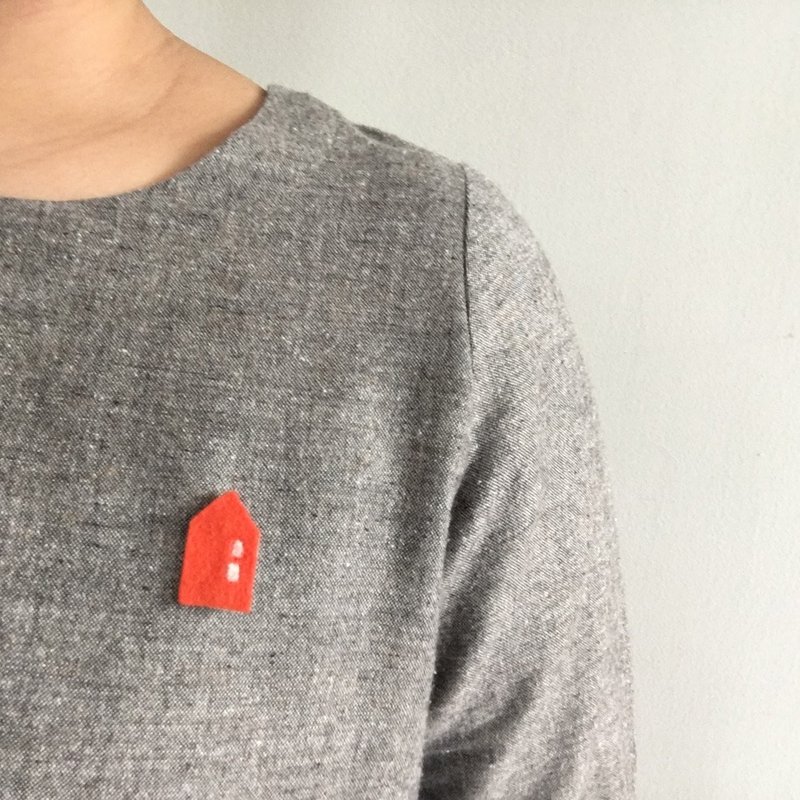 Handmade wool felt brooch : Orange house - 胸針/心口針 - 羊毛 橘色