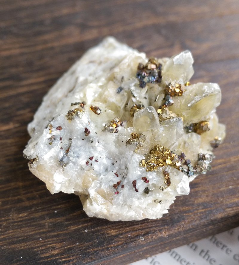 Quartz with Chalcopyrite 江西 水晶 黃銅礦共生 天然礦石 原礦 - 擺飾/家飾品 - 其他材質 