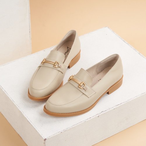 DREAMS SHOP 友善尺碼37-45 面試上班 馬銜釦平底樂福鞋 米色