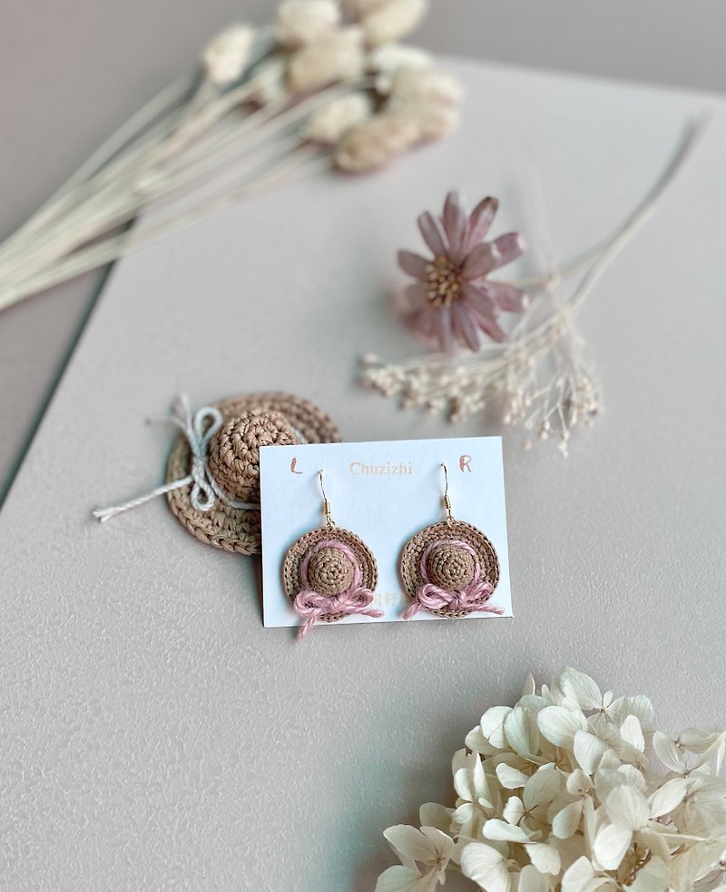 Straw hat pink with crochet earrings_Wuxi gold crochet earrings - ต่างหู - กระดาษ สีกากี