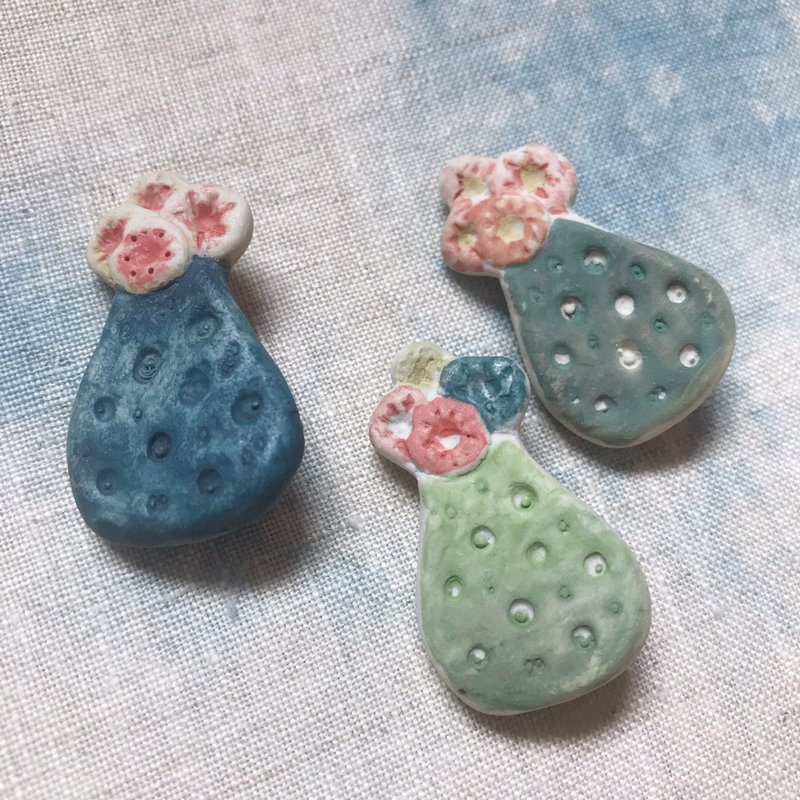 ceramic brooch  flower set (3 pieces) - 胸針 - 陶 藍色