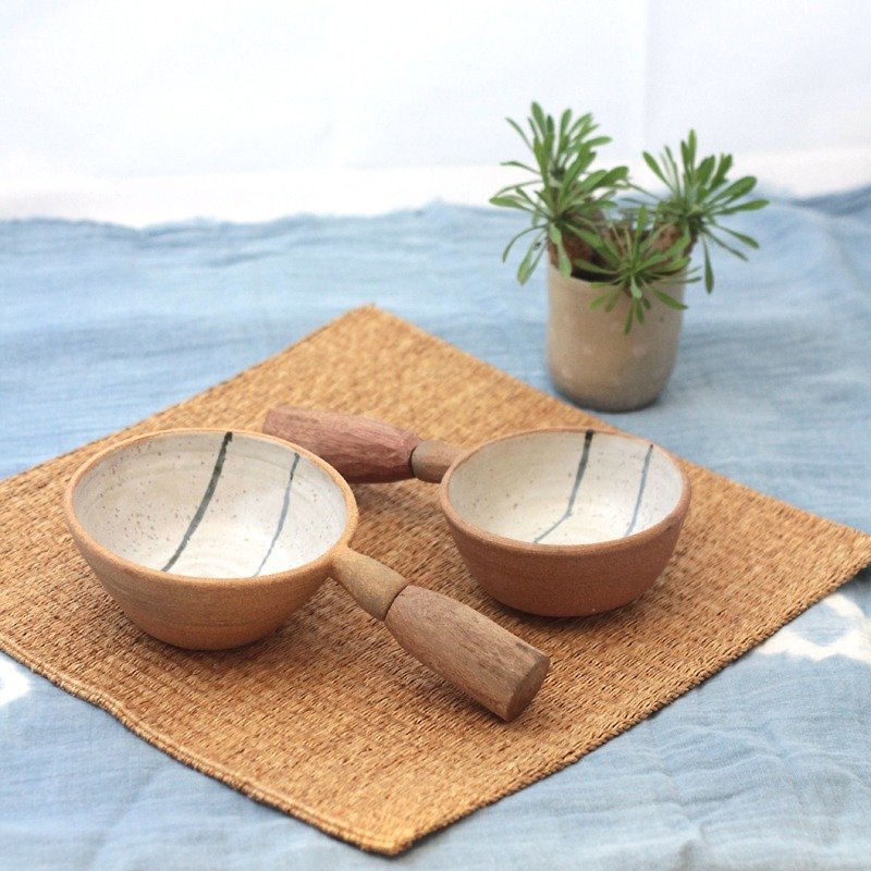 3.2.6. studio: Handmade ceramic tree bowl with wooden handle (set). - 花瓶/花器 - 陶 咖啡色