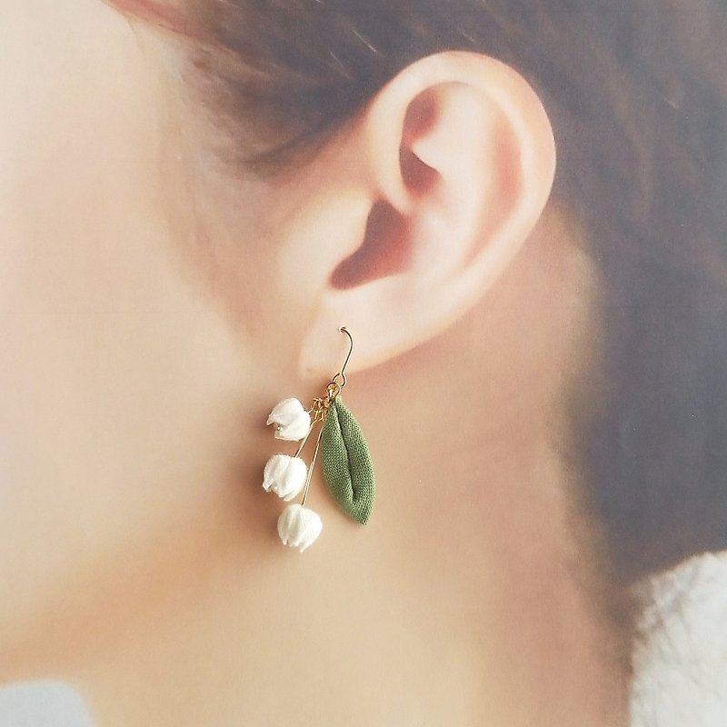 Lily of the valley earrings with knob work - ต่างหู - ผ้าฝ้าย/ผ้าลินิน สีเขียว