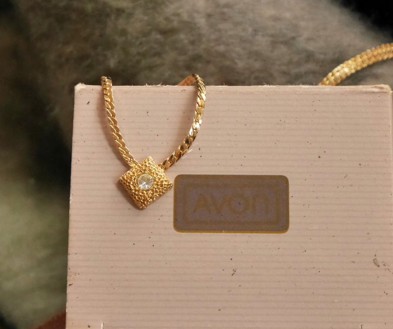 老又好古董珠寶Vintage金色菱形萊茵石項鍊 1987 Avon N817 - 項鍊 - 其他金屬 金色