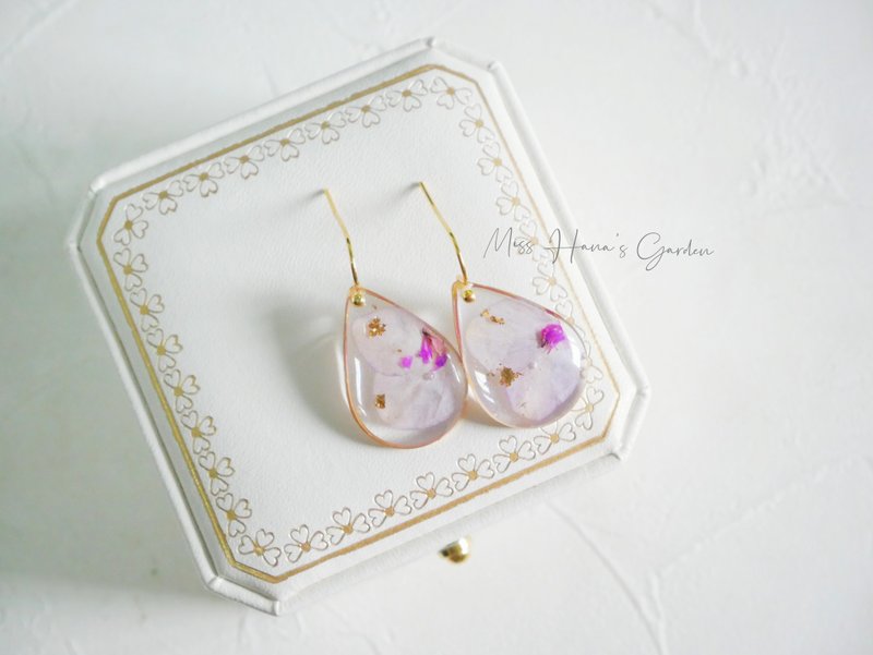 Light Smoke Purple Rain - Hydrangea Preserved Flower Earrings - Handmade Glue Resin Dry Embossed Earrings and Studs - ต่างหู - พืช/ดอกไม้ สีม่วง