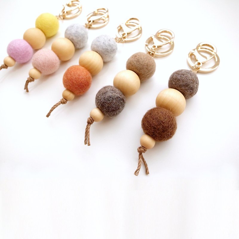 Ball key ring I warm color I carefully selected wool. Available in 7 colors. Safe and non-toxic dyes - ที่ห้อยกุญแจ - ขนแกะ หลากหลายสี
