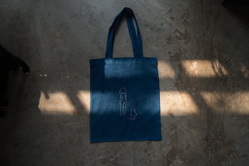 Katazome Dyeing Technic | The Indigo Tote Bag - อื่นๆ - ผ้าฝ้าย/ผ้าลินิน สีน้ำเงิน