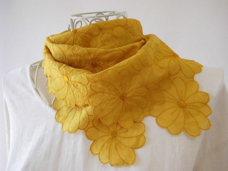 Marigold dyeing (Margaret) Lace cut · Large format handkerchief - Other - Cotton & Hemp Yellow