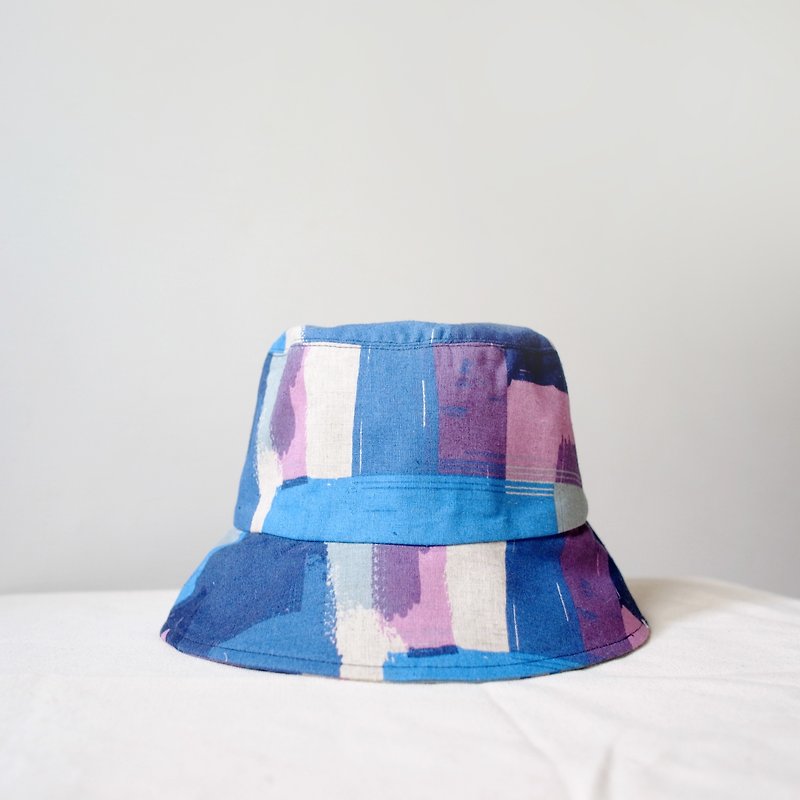 Purplish blue purplish blue paint block hand hat - หมวก - ผ้าฝ้าย/ผ้าลินิน สีน้ำเงิน