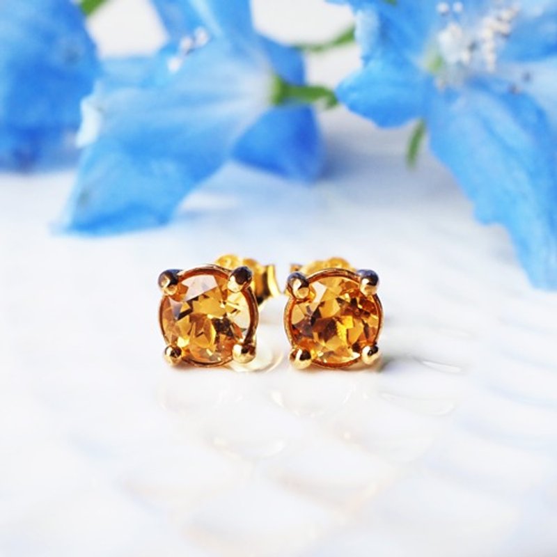 Citrine Round Cut 5mm Claw Stud Earrings Fabienne - ต่างหู - เครื่องเพชรพลอย สีส้ม