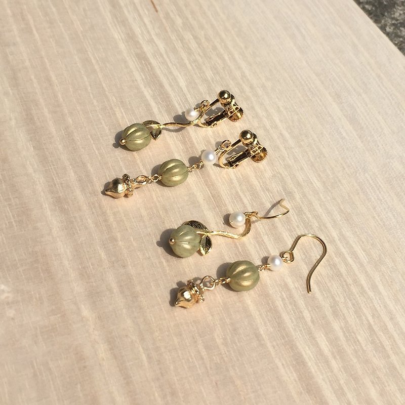 [Ruosang] Matcha Fairy Tale I. Natural pearl. Antique bead earrings - Earrings & Clip-ons - Glass Green