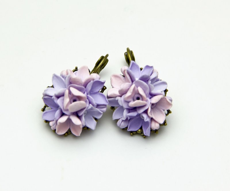 Flower earrings with a cluster lock Handmade lilac-pink earrings polymer clay - Earrings & Clip-ons - Clay Pink