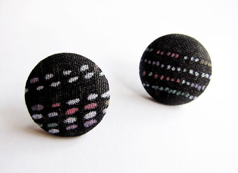 Cloth buckle earrings with black background can be used as clip earrings - Earrings & Clip-ons - Cotton & Hemp Black