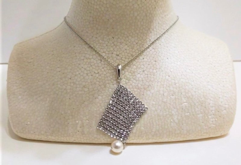 Used Swarovski Crystal Sequin Pearl Necklace - สร้อยคอ - คริสตัล สีใส