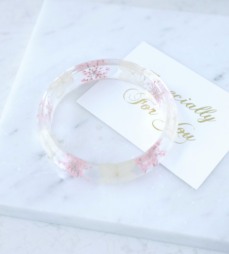 Spot eternal life without flower hydrangea resin crystal amber bracelet jewelry gift box card light pink girl - Bracelets - Plants & Flowers Pink