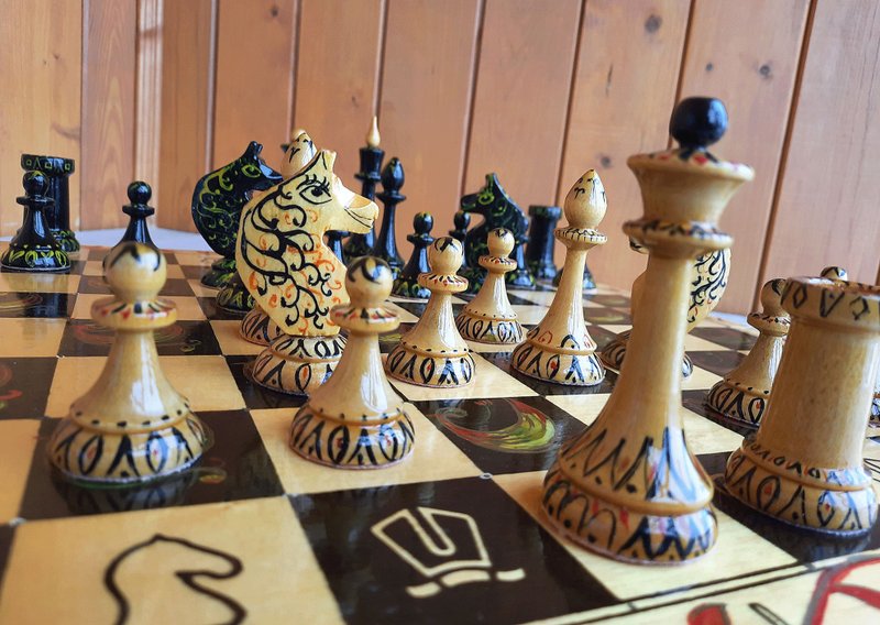 Queens Gambit Russian chess set hand-painted - Wooden Soviet chess set vintage - 桌遊/牌卡 - 木頭 