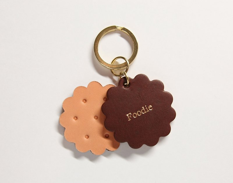 Mom said that you can only eat one piece / biscuit key ring / leather bronzing / three fonts available today - Keychains - Genuine Leather Brown