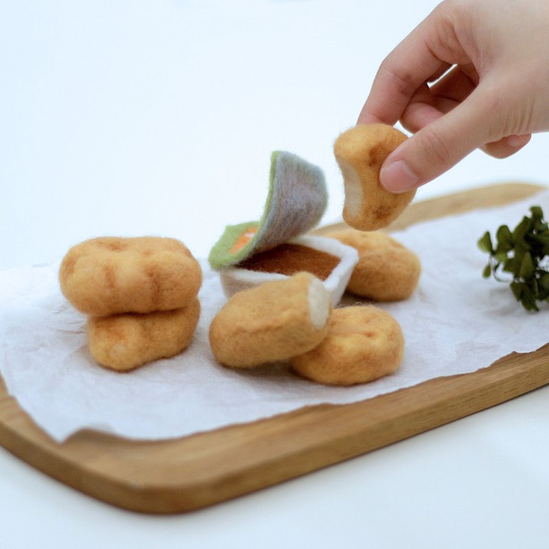 3.28【needle felt】a box of fried chicken nuggets - เย็บปักถักร้อย/ใยขนแกะ/ผ้า - ขนแกะ 