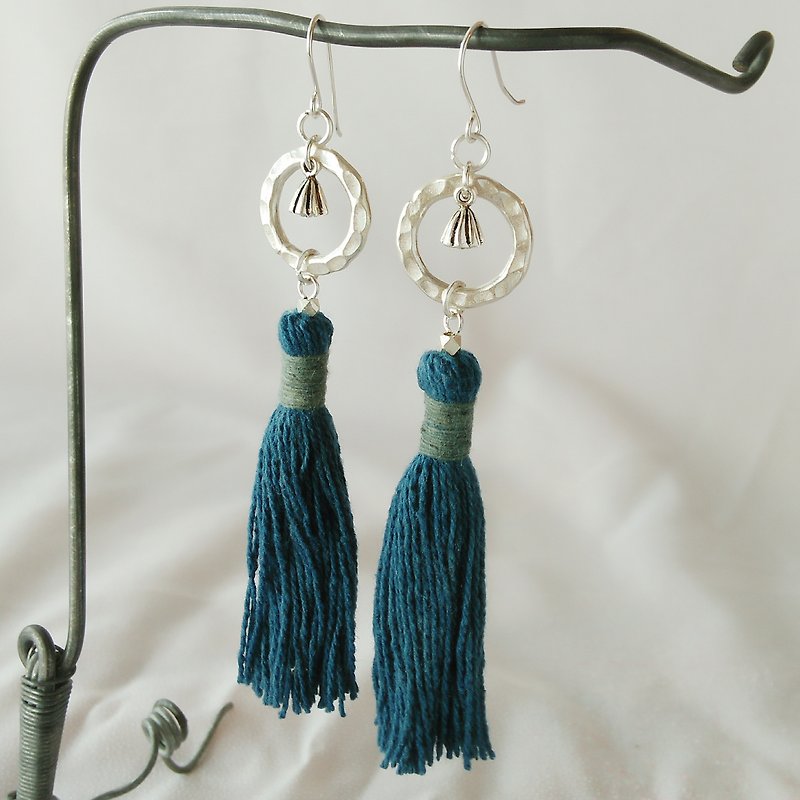 Karen silver & tassel earring / indigo / plant dye thread - ต่างหู - เงิน สีน้ำเงิน