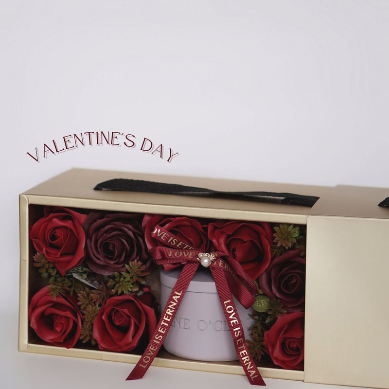 Valentine s Day 香薰蠟燭禮盒 - 香氛蠟燭/燭台 - 蠟 紅色