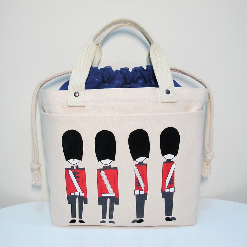 Large Capacity Handmade Canvas Handbag Tote Bag - British Soldier Limited Edition - กระเป๋าถือ - ผ้าฝ้าย/ผ้าลินิน ขาว