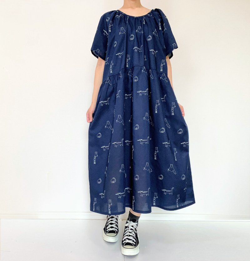 Embroidery  cats pattern one-piece dress　 short  sleeve　Dark navy blue - ชุดเดรส - ผ้าฝ้าย/ผ้าลินิน สีดำ