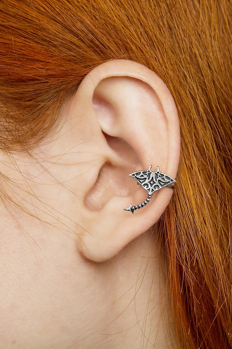Stingray ear cuff silver, seastyle earring - 耳環/耳夾 - 純銀 銀色