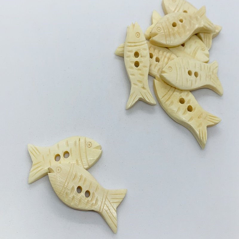 Hana Mokuba -手工刻魚形骨鈕 (一包) - 其他 - 其他材質 