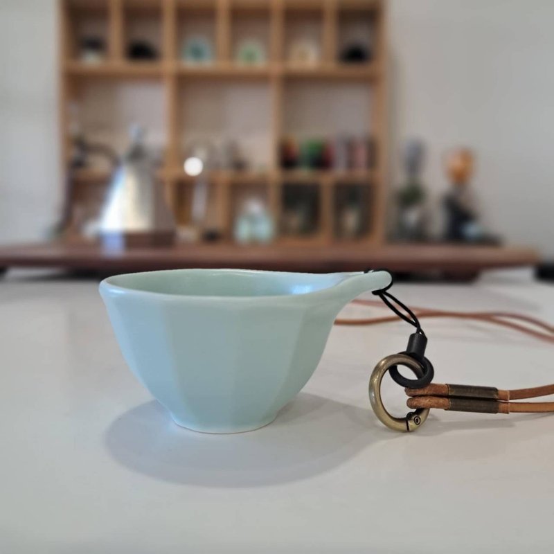 Ocean blue lanyard style corner faceted drinking cup with patented design New Year gift - แก้วมัค/แก้วกาแฟ - เครื่องลายคราม สีน้ำเงิน