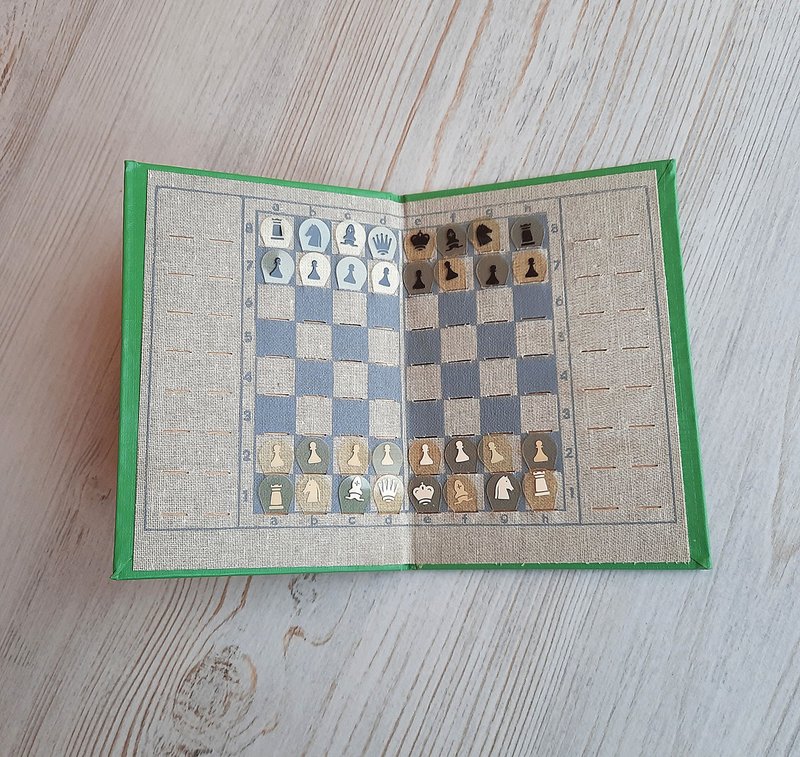 Kishinev vintage Soviet travel pocket chess green booklet - 桌遊/牌卡 - 其他材質 綠色