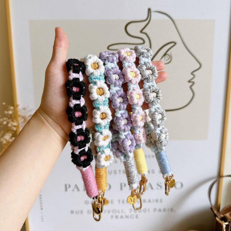 Small flower shaped woven mobile phone short chain_Winter Solstice_Ready stock for next day shipment - ที่ใส่บัตรคล้องคอ - ผ้าฝ้าย/ผ้าลินิน หลากหลายสี