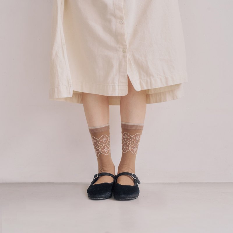 Jacquard Medium Stockings/Glass Begonia/Sweet Chestnut Milk Tea - Socks - Polyester Brown