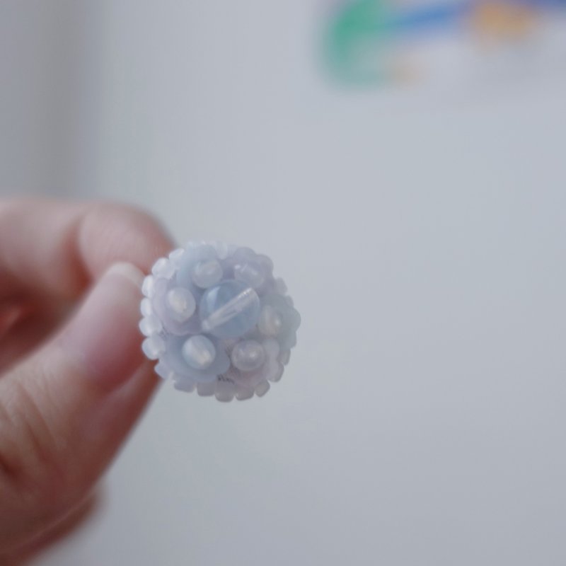 花丸・手刺繍ピアス - ピアス・イヤリング - ガラス ホワイト