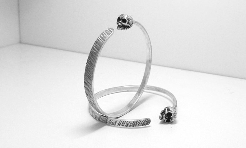 Skull bracelet - สร้อยข้อมือ - โลหะ สีเทา