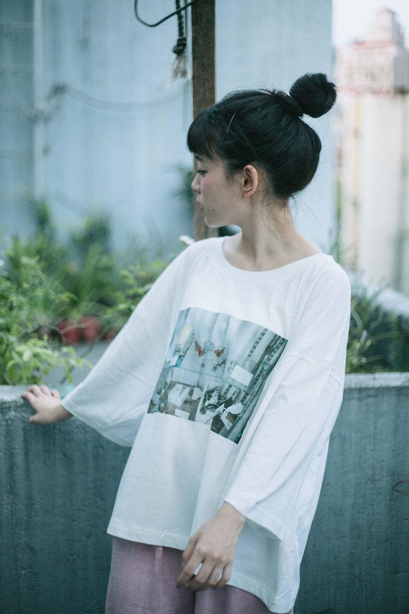Tonight I hand - traveling with family in Kyoto, Japan // // Wide Image T-Shirts - Women's Shorts - Cotton & Hemp White
