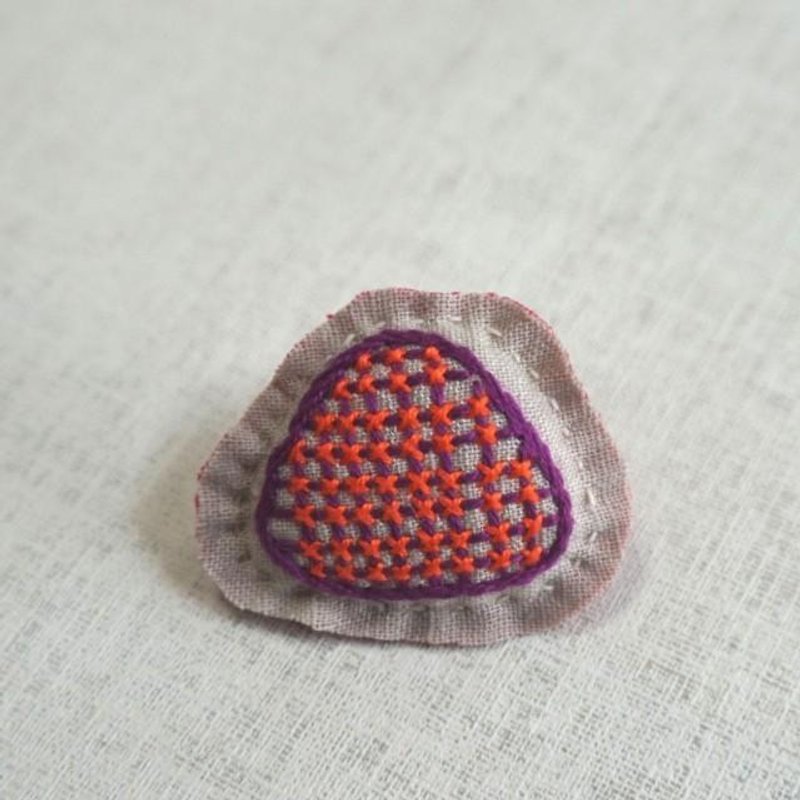 Hand embroidery broach "dot triangle" - เข็มกลัด - งานปัก สีส้ม
