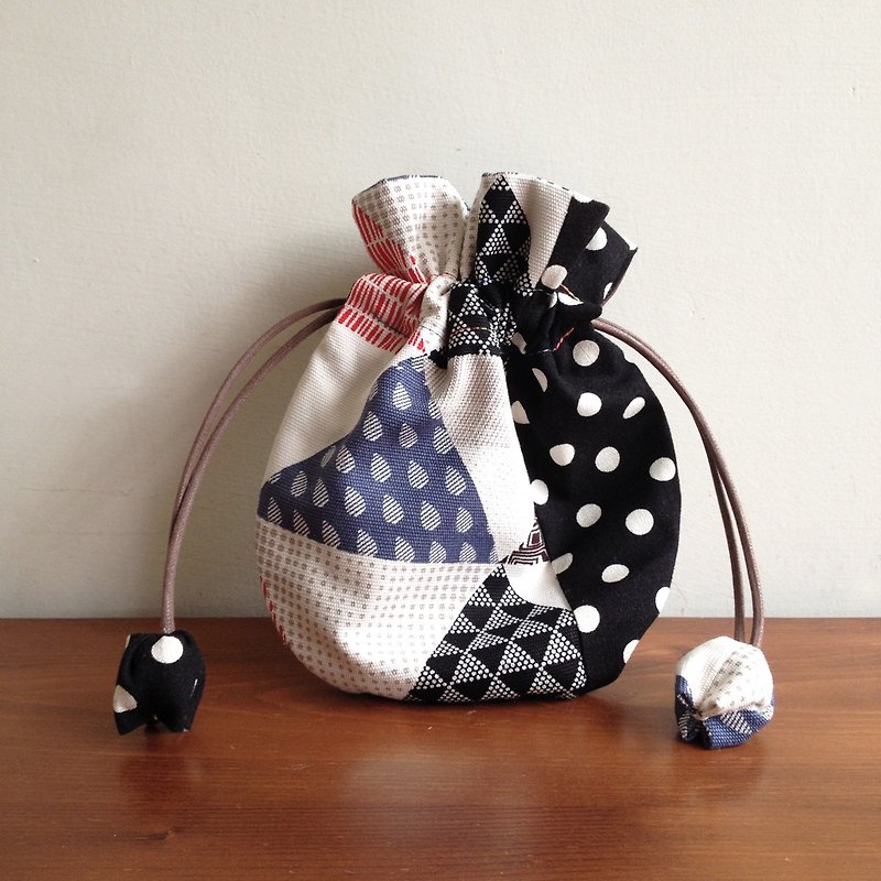 Mosaic little geometric triangular round bunched pocket gift bag - Toiletry Bags & Pouches - Cotton & Hemp Black