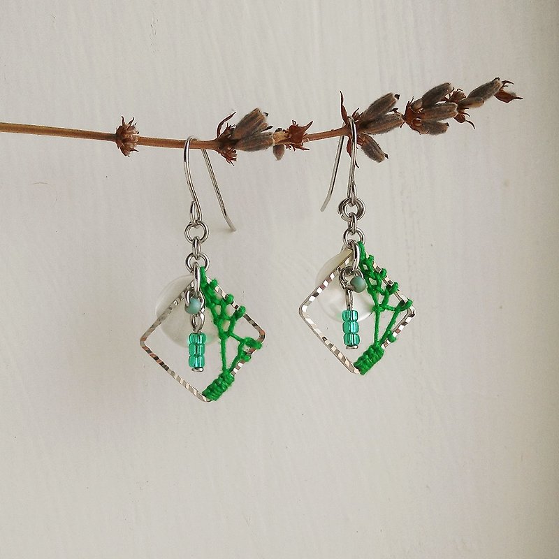 Square Macrame Earrings with circle-shell green  - Earrings & Clip-ons - Cotton & Hemp Green