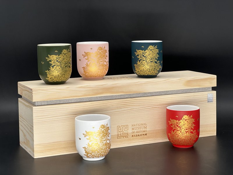 【ViREO】常玉燦若繁華 尊榮五杯松木禮盒組 | 歷史博物館 - 茶壺/茶杯/茶具 - 瓷 多色