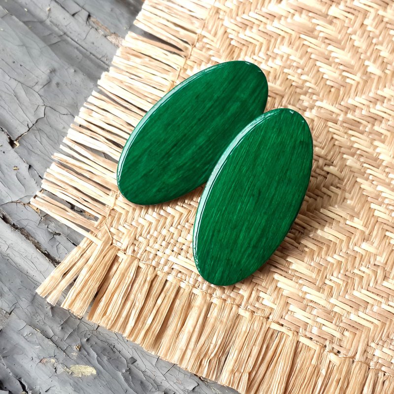 Big Oval Green Wooden Earrings, Lightweight bohemian studs - ต่างหู - สแตนเลส 