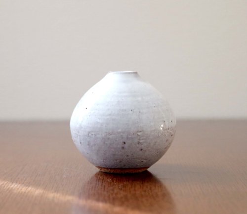 手作りの土釉薬掛け陶器花瓶 薪窯焼成】赤陶土の焼き締め花器 | iichi 日々の暮らしを