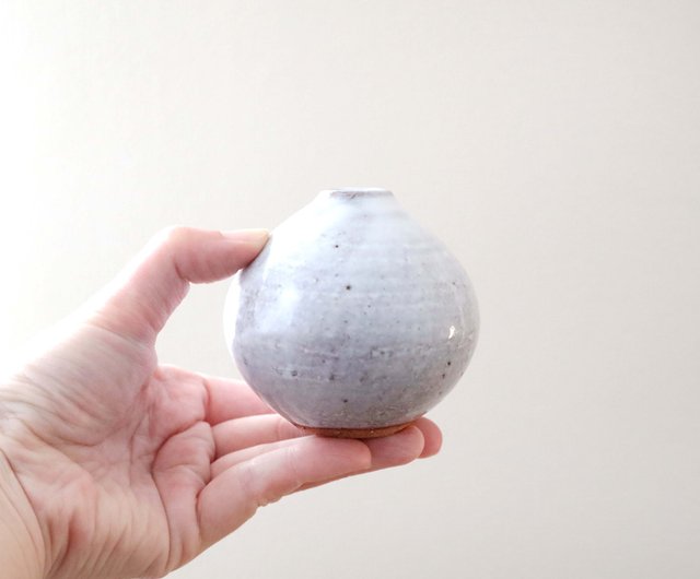 手作りの土釉薬掛け陶器花瓶 薪窯焼成】赤陶土の焼き締め花器 | iichi 日々の暮らしを