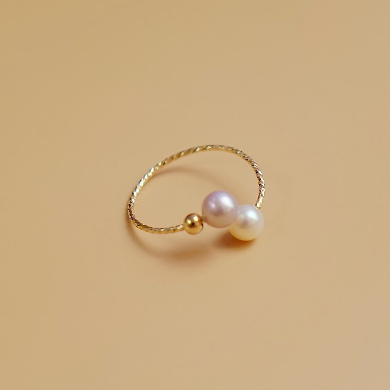Two-tone Highlight Flawless Freshwater Pearl Spiral Memory Ring US-made 14K Gold - แหวนทั่วไป - โลหะ ขาว