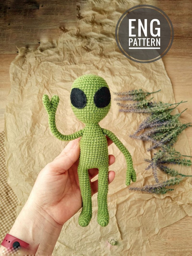 Amigurumi alien crochet pattern. Stuffed Alien green man pattern. - 手工藝教學/工具書 - 其他材質 