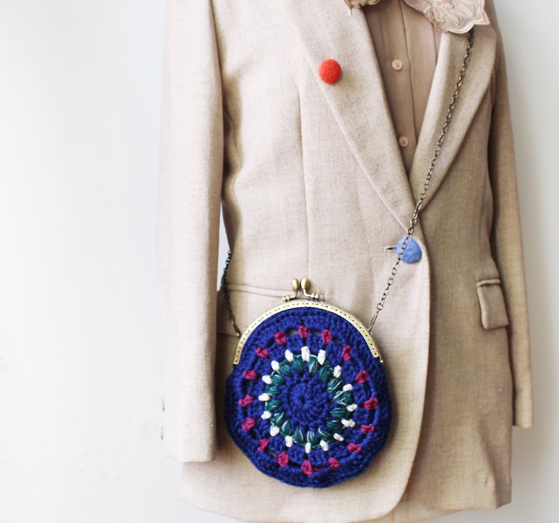 Wool coin purse gold bag double chain in the round blue - กระเป๋าแมสเซนเจอร์ - ขนแกะ สีน้ำเงิน