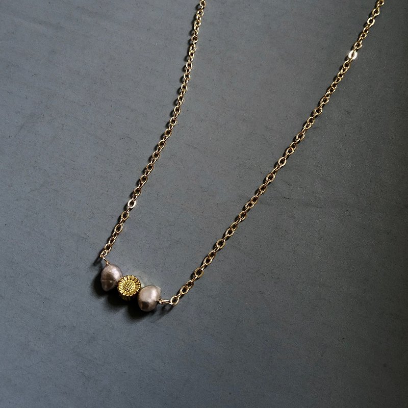 Indy Sunflower S series | 14K gold and pearl design necklace - สร้อยคอ - ไข่มุก 