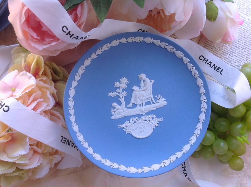 ♥ ~ Annie crazy artifacts ~ ♥ British bone china Wedgwood jasper blue jasper relief 1977 annual disk Mother's Day series of products ~ Gifts collection - จานเล็ก - ดินเผา สีน้ำเงิน