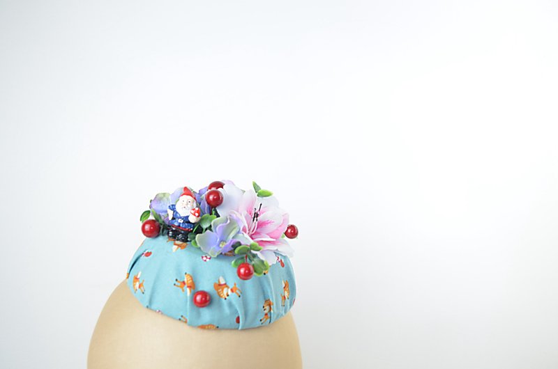 Headpiece Cocktail Fascinator Gnome, Berries, Silk Flowers and Cascading Green - 髮夾/髮圈 - 其他材質 藍色