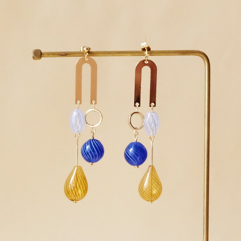 ALYSSA & JAMES French Monter Hollow Glass Bead Earrings - ต่างหู - กระจกลาย หลากหลายสี