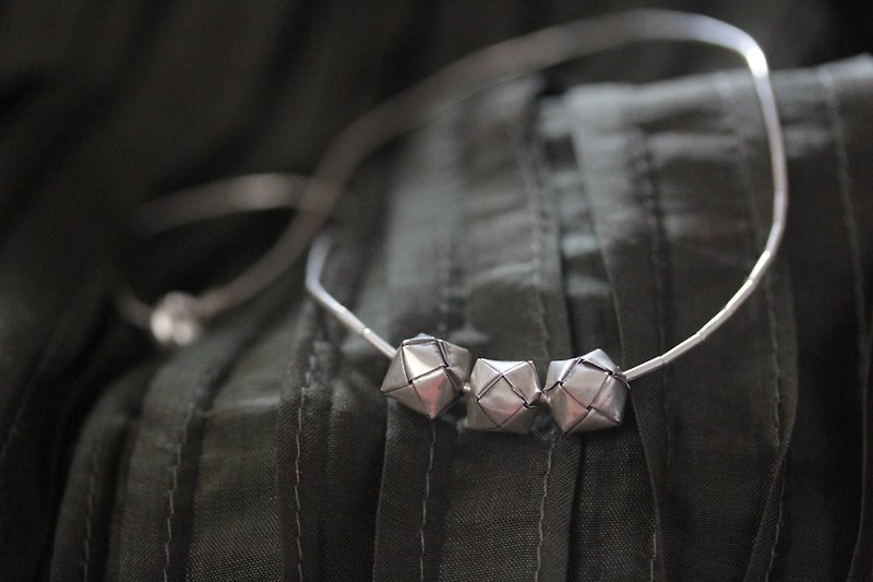 Handmade Thai Silver Necklace with Woven Silver Cubes (N0002) - สร้อยคอ - เงิน สีเงิน